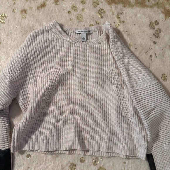 Autumn Cashmere beige cropped crew neck sweater black sheepskin patches
medium - Picture 4 of 10